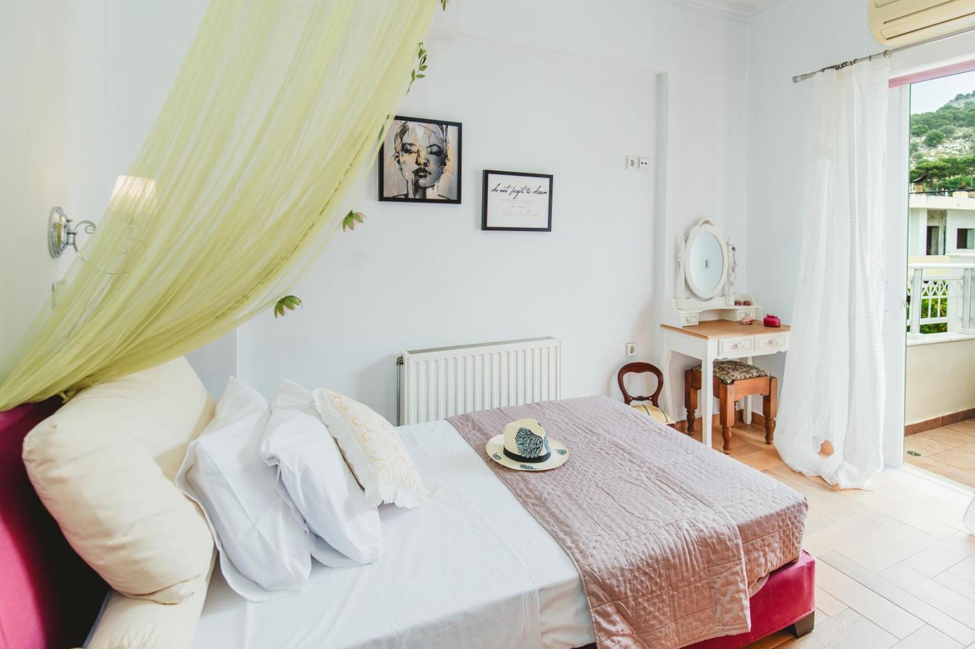 Villa Irene, Lindos 10 Mins, 4 Mins *