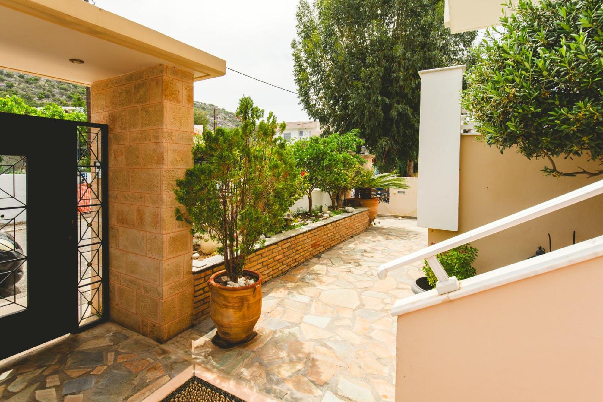 Irene, Lindos 10 Mins, 4 Mins Villa Vlicha (Rhodes)